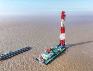 全球最大打桩船首秀杭州湾